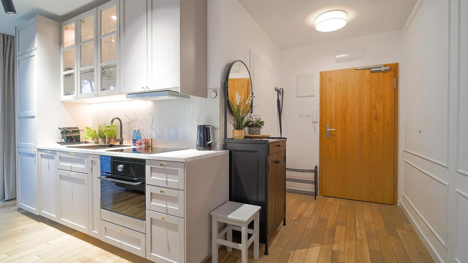 Lulu Apartments - Pod Masztami - Apartament Dwupokojowy - Basen Silownia Parking Kolobrzeg 0*,  Poland